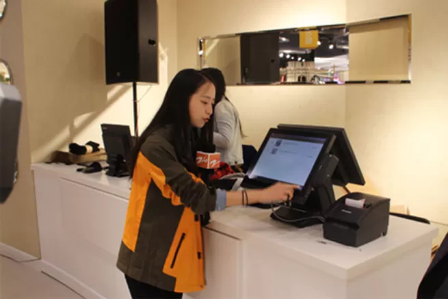 rfId는 가장 큰 백화점 중 하나에 빛을 가져옵니다. 5 rfid는 가장 큰 백화점 중 하나에 빛을 가져옵니다. =